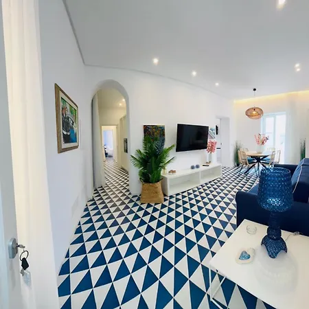Marina Palace & Terrace Apartment